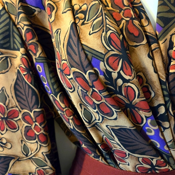 J.K.S. Designs, Woman’s Pleated Neckline Print Blouse, Size Large - Picture 5 of 8